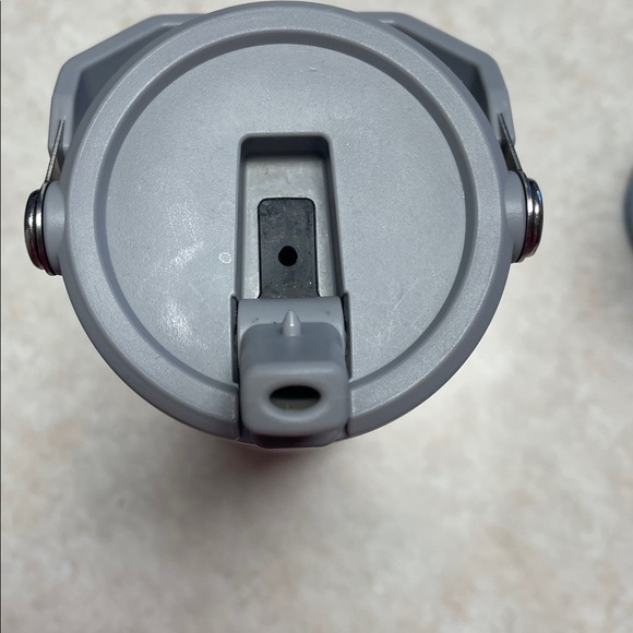 Stanley 30oz/887mL ice flow flip straw bottle - Picture 6 of 9